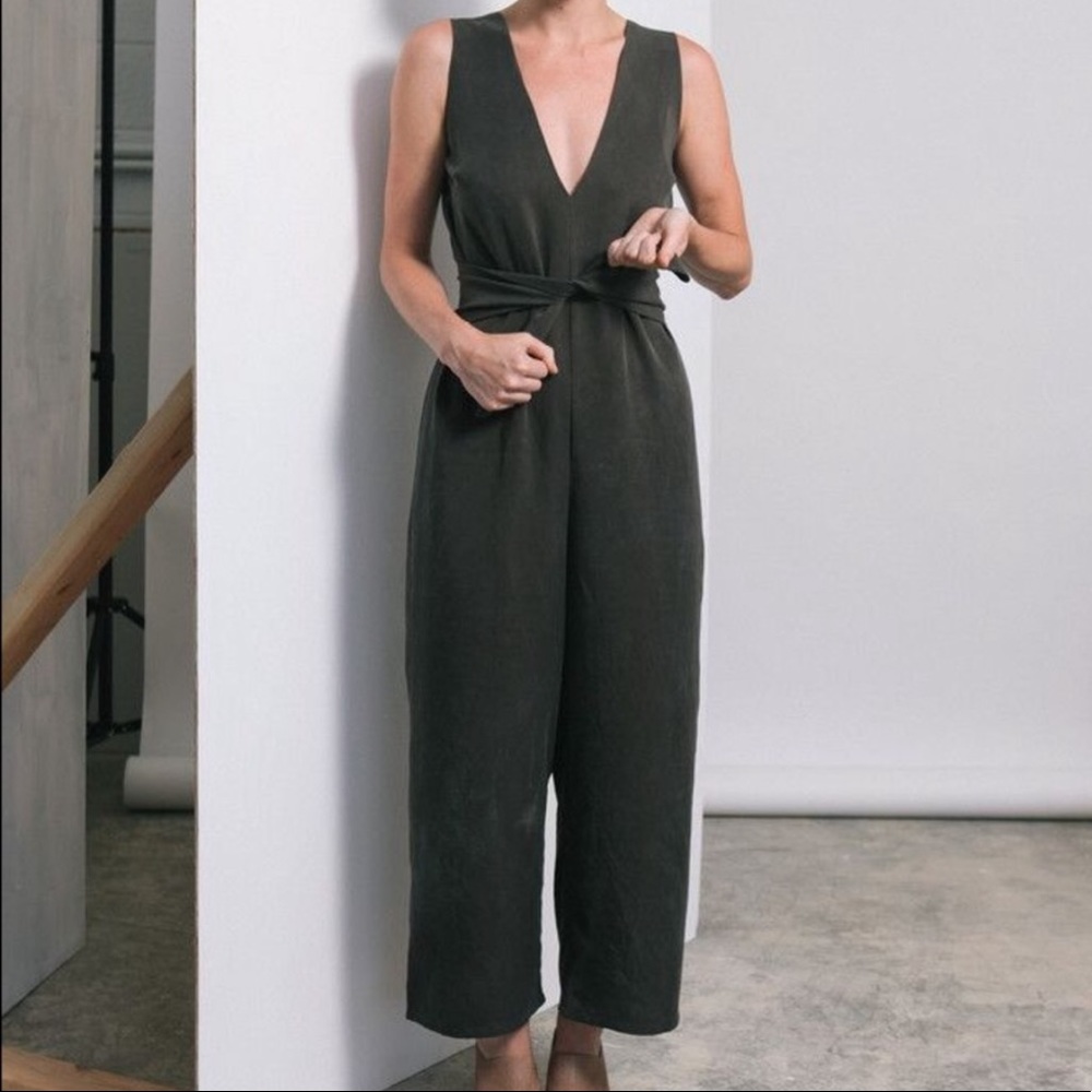 Elizabeth Suzann Linen V-neck Mara Jumpsuit XS